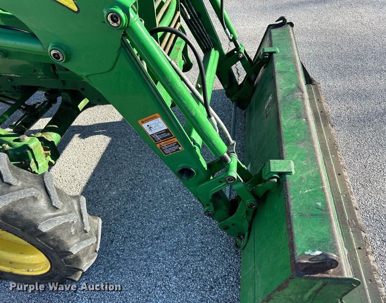 image for item MO9102 1990 John Deere 970  MFWD tractor