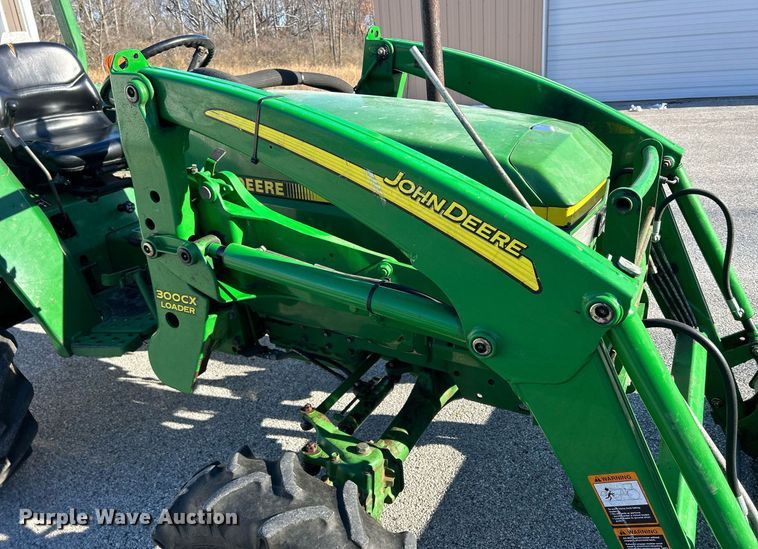 image for item MO9102 1990 John Deere 970  MFWD tractor