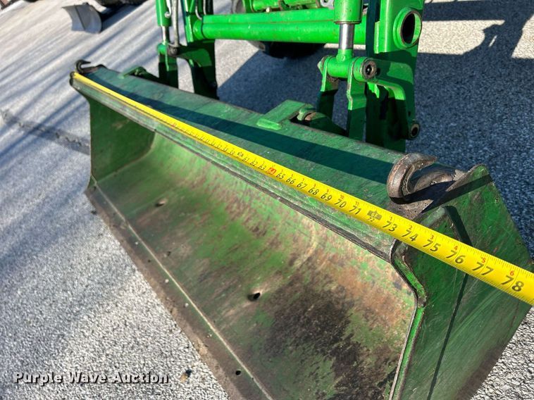 image for item MO9102 1990 John Deere 970  MFWD tractor