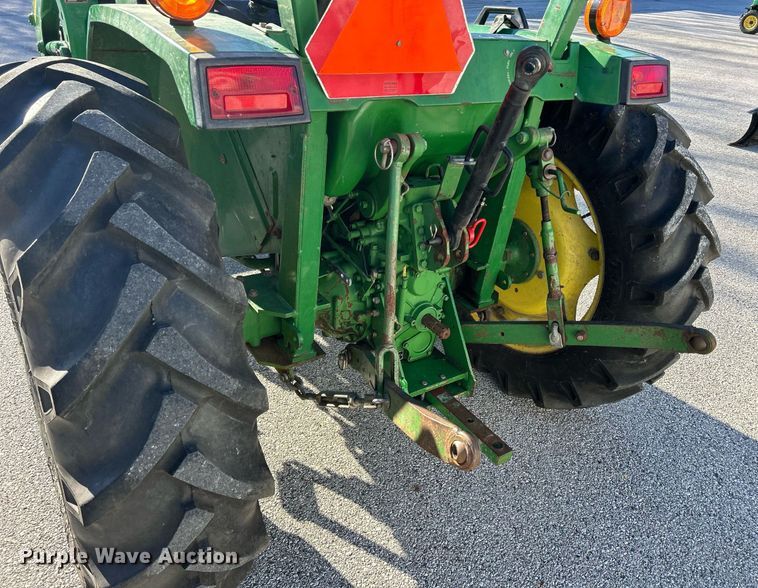 image for item MO9102 1990 John Deere 970  MFWD tractor