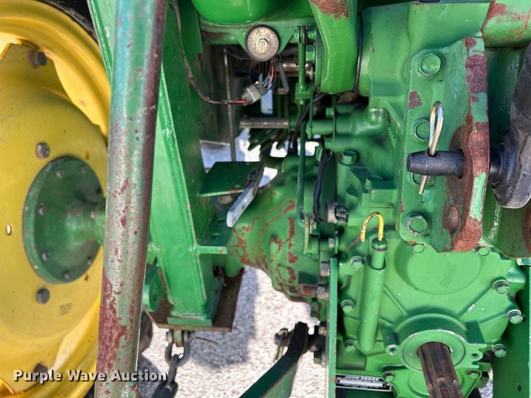 image for item MO9102 1990 John Deere 970  MFWD tractor