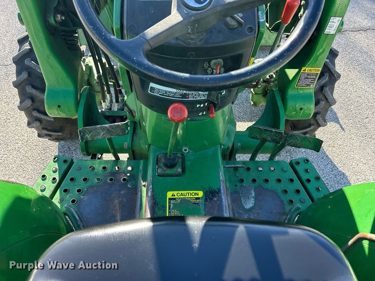 image for item MO9102 1990 John Deere 970  MFWD tractor