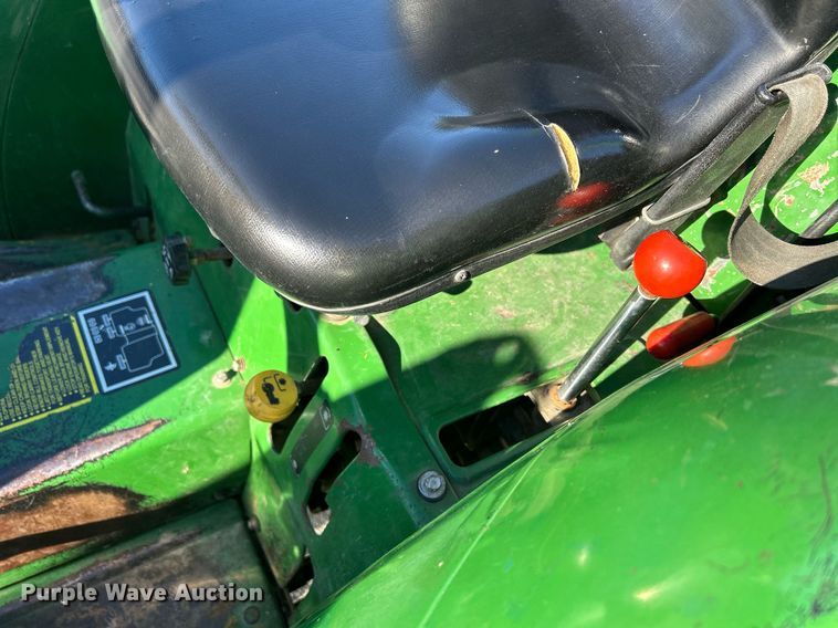 image for item MO9102 1990 John Deere 970  MFWD tractor