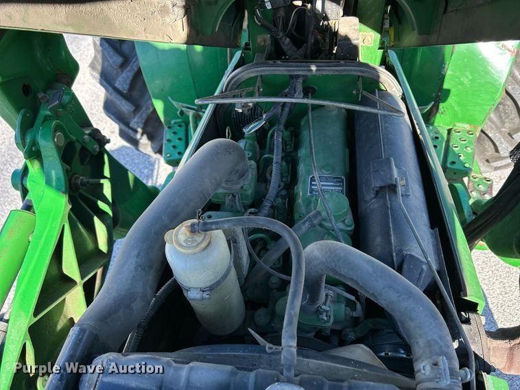 image for item MO9102 1990 John Deere 970  MFWD tractor