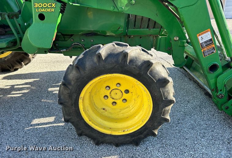 image for item MO9102 1990 John Deere 970  MFWD tractor