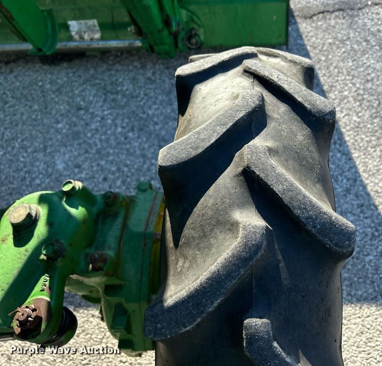 image for item MO9102 1990 John Deere 970  MFWD tractor