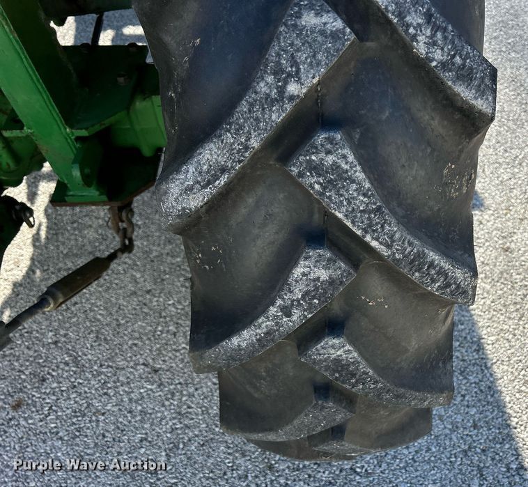 image for item MO9102 1990 John Deere 970  MFWD tractor