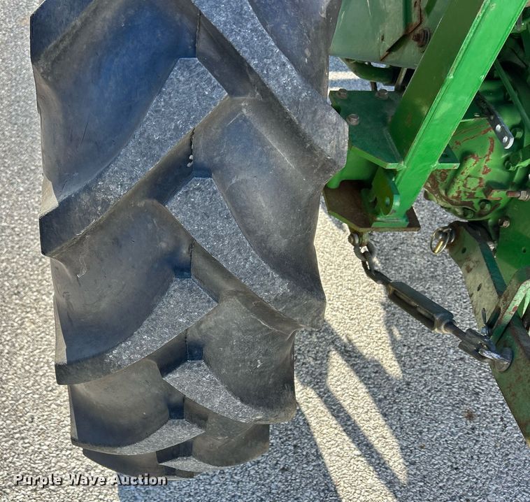 image for item MO9102 1990 John Deere 970  MFWD tractor