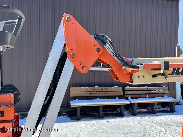 image for item MO9106 2010 JLG T500J  boom lift