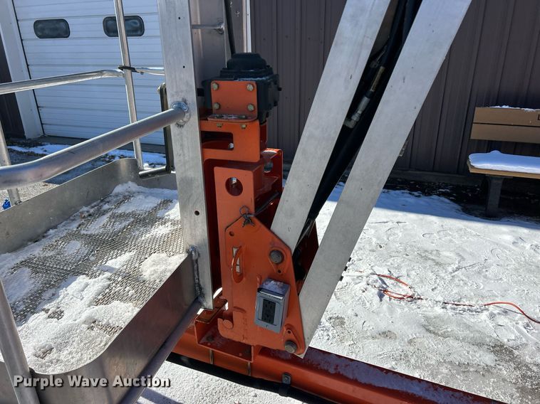 image for item MO9106 2010 JLG T500J  boom lift