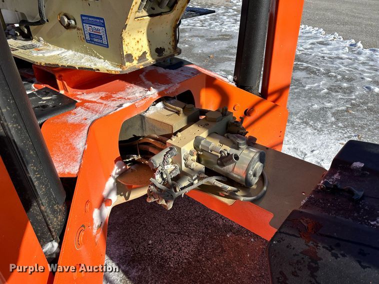 image for item MO9106 2010 JLG T500J  boom lift