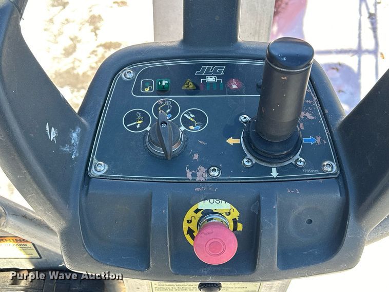 image for item MO9106 2010 JLG T500J  boom lift