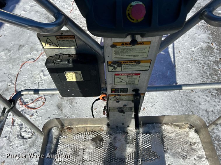 image for item MO9106 2010 JLG T500J  boom lift