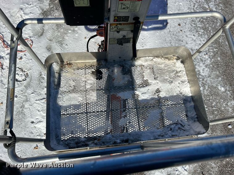 image for item MO9106 2010 JLG T500J  boom lift