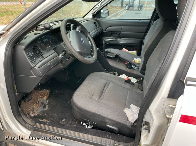 image for item NA9699 2011 Ford Crown Victoria Police Interceptor