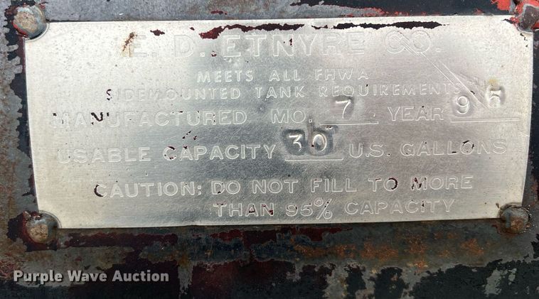 image for item NL9119 1996 International 4700  oil distributor truck