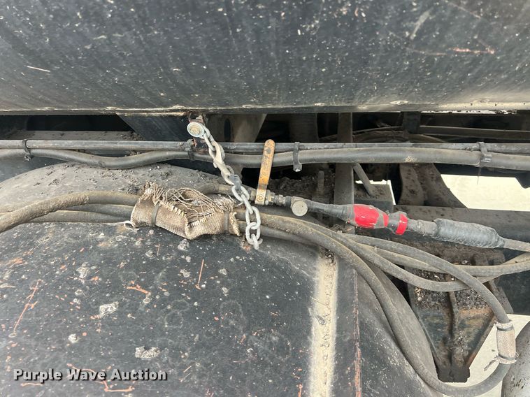 image for item NL9119 1996 International 4700  oil distributor truck