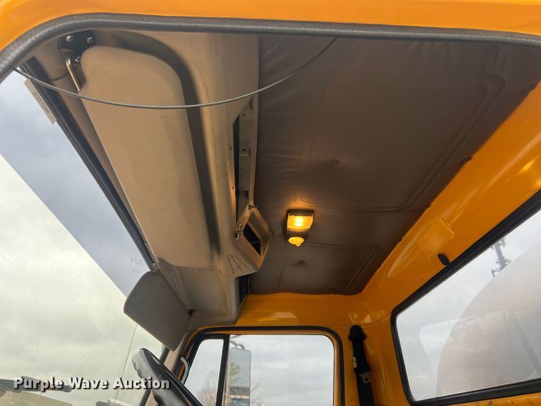 image for item NL9119 1996 International 4700  oil distributor truck