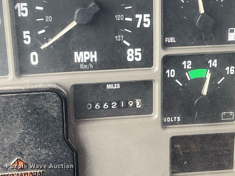 image for item NL9119 1996 International 4700  oil distributor truck