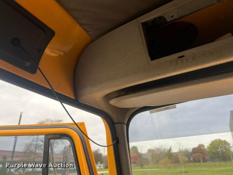 image for item NL9119 1996 International 4700  oil distributor truck