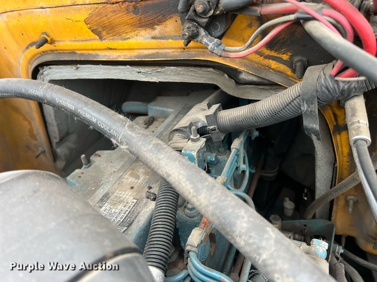 image for item NL9119 1996 International 4700  oil distributor truck