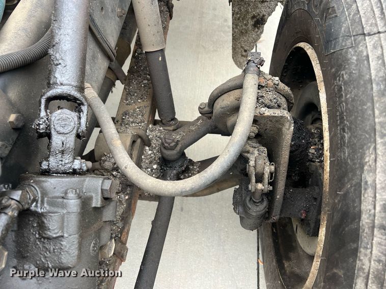 image for item NL9119 1996 International 4700  oil distributor truck