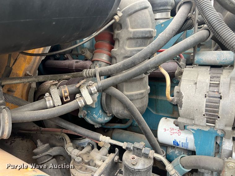 image for item NL9119 1996 International 4700  oil distributor truck