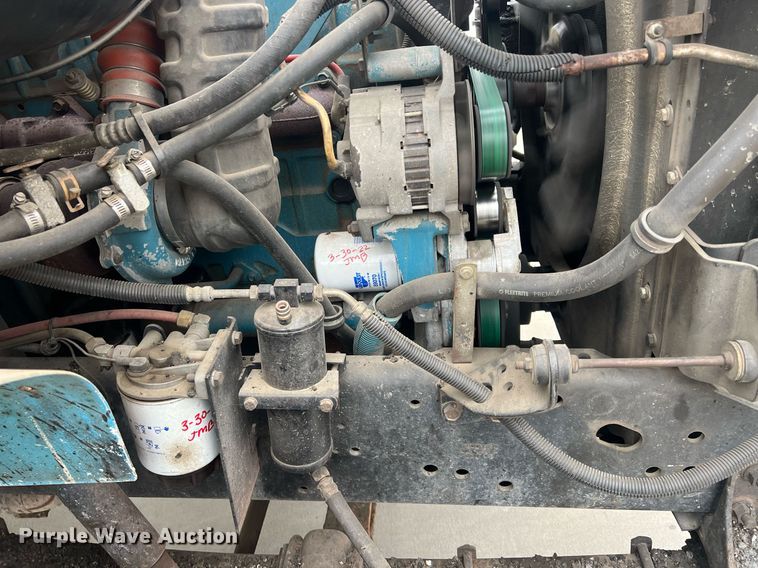 image for item NL9119 1996 International 4700  oil distributor truck