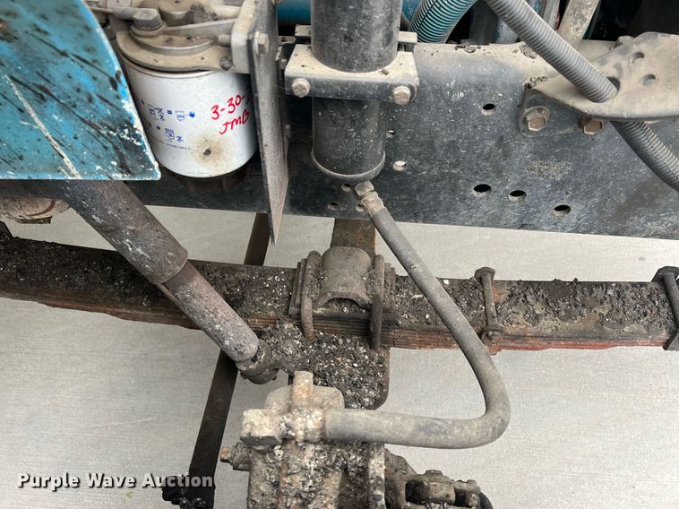 image for item NL9119 1996 International 4700  oil distributor truck