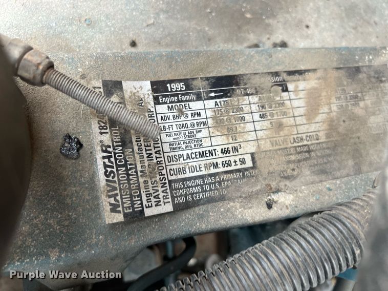 image for item NL9119 1996 International 4700  oil distributor truck