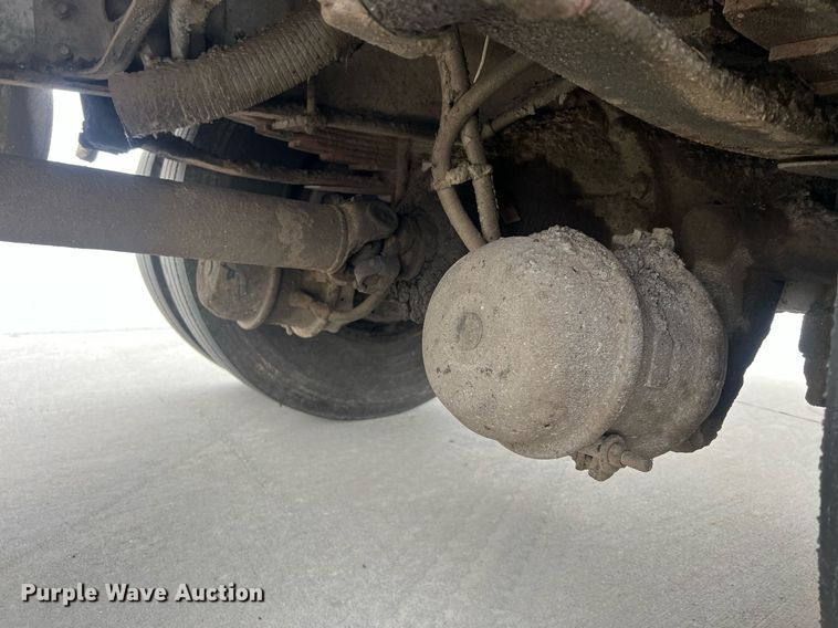 image for item NL9119 1996 International 4700  oil distributor truck