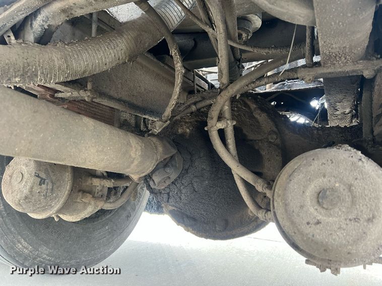 image for item NL9119 1996 International 4700  oil distributor truck