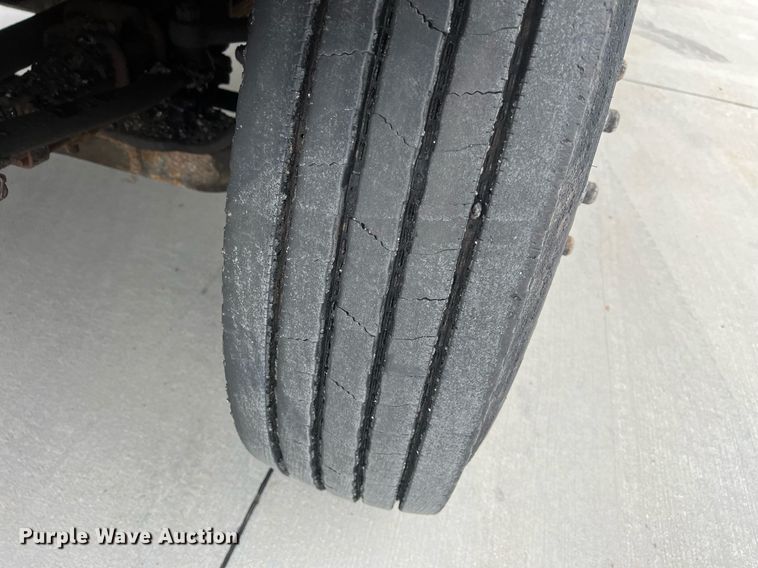 image for item NL9119 1996 International 4700  oil distributor truck