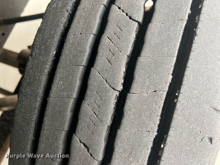 image for item NL9119 1996 International 4700  oil distributor truck