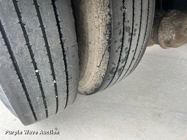 image for item NL9119 1996 International 4700  oil distributor truck