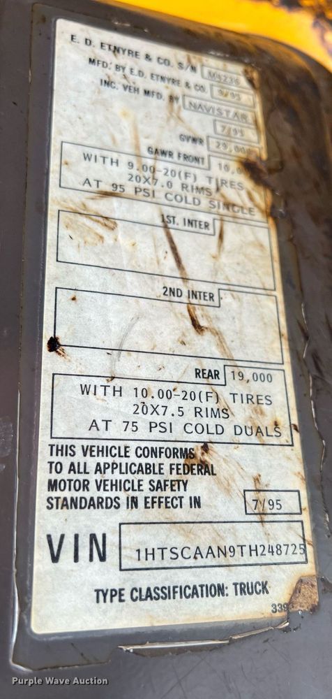 image for item NL9119 1996 International 4700  oil distributor truck