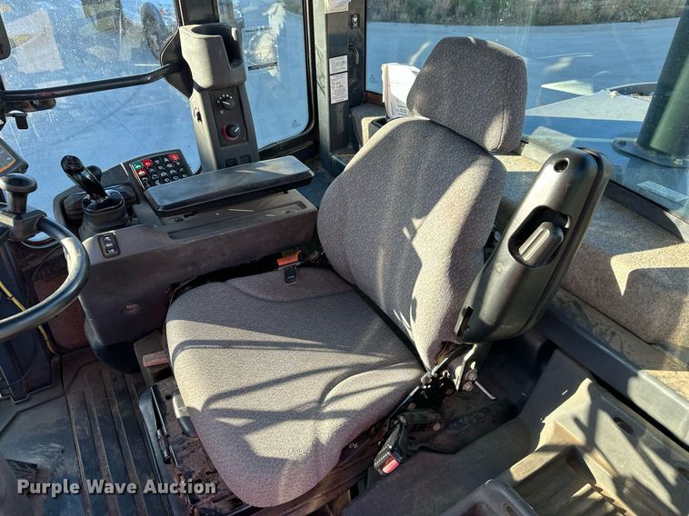 image for item NL9175 2013 John Deere 444K  wheel loader