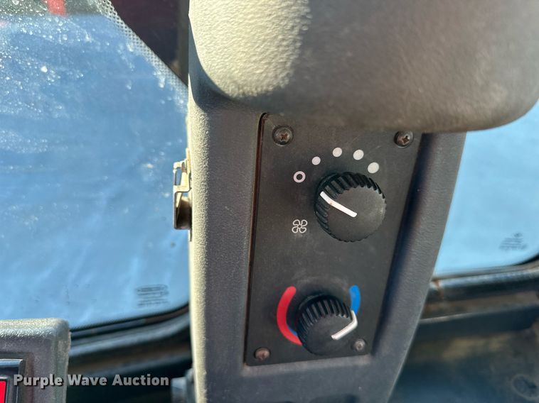 image for item NL9175 2013 John Deere 444K  wheel loader