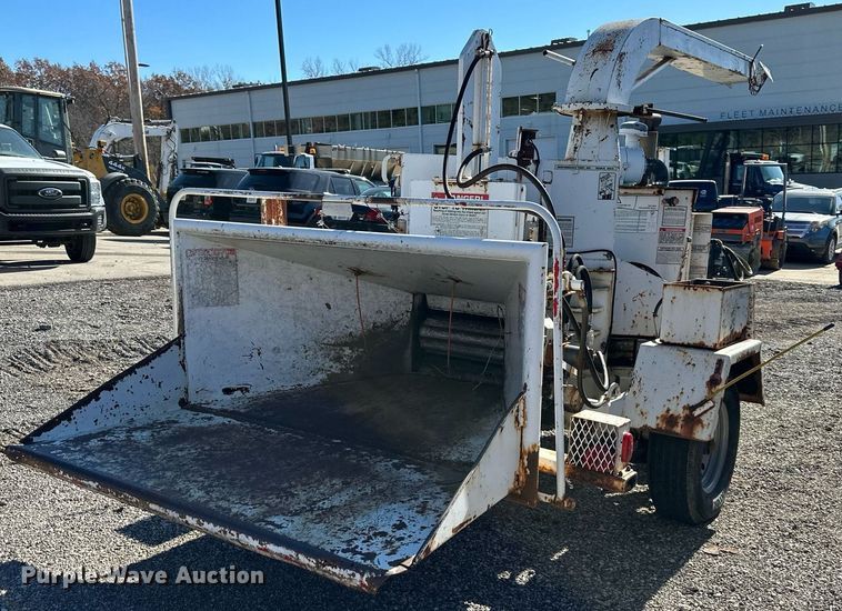 image for item NL9180 1993 Brush Bandit 250  wood chipper