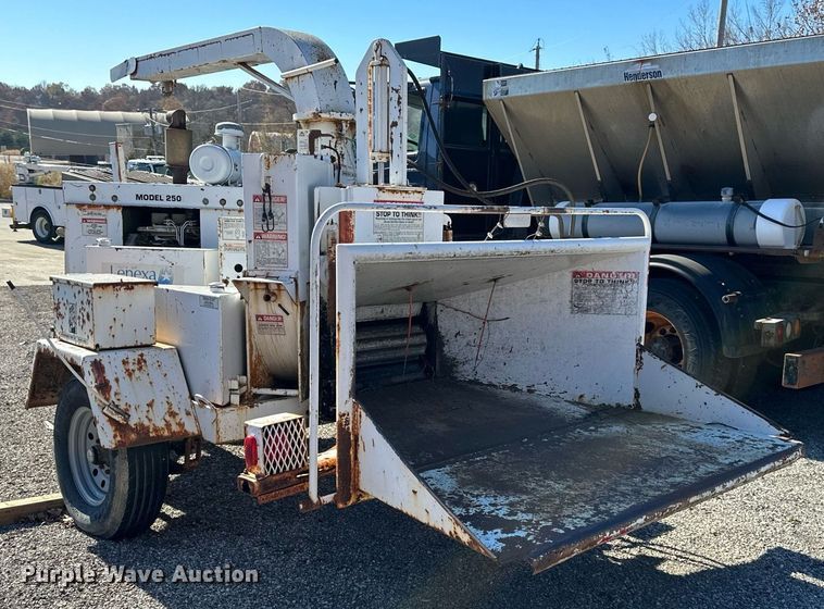 image for item NL9180 1993 Brush Bandit 250  wood chipper