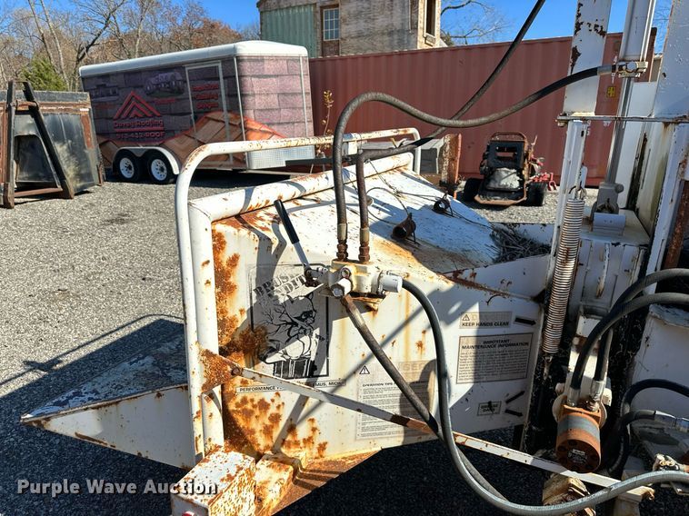 image for item NL9180 1993 Brush Bandit 250  wood chipper