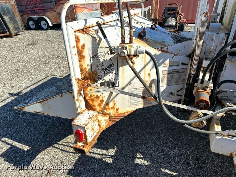 image for item NL9180 1993 Brush Bandit 250  wood chipper