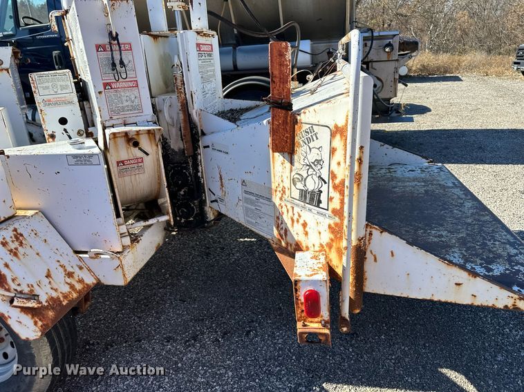 image for item NL9180 1993 Brush Bandit 250  wood chipper