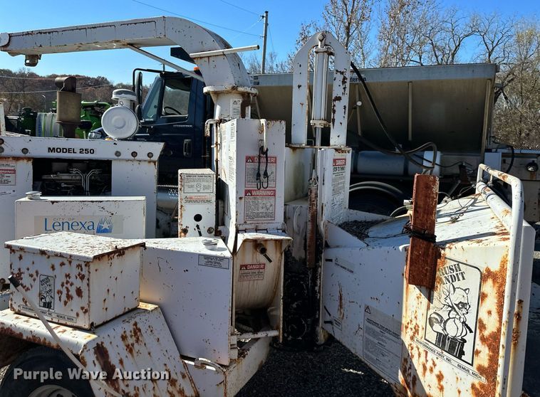 image for item NL9180 1993 Brush Bandit 250  wood chipper