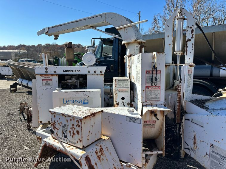 image for item NL9180 1993 Brush Bandit 250  wood chipper