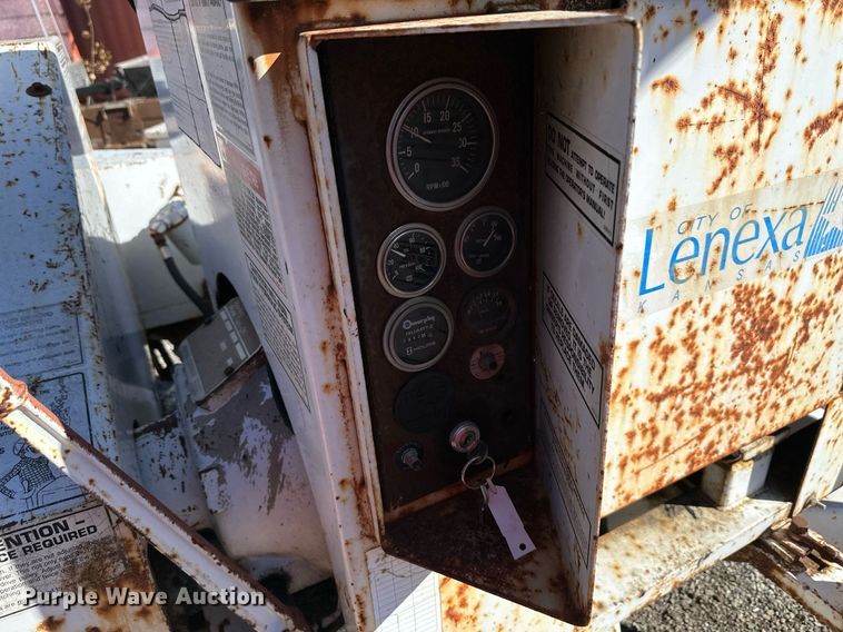 image for item NL9180 1993 Brush Bandit 250  wood chipper