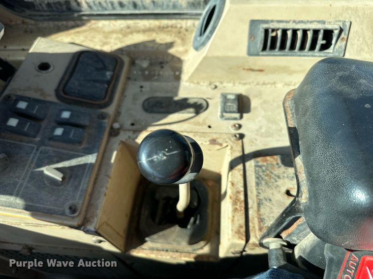 image for item NL9181 2005 Caterpillar 939C  track loader