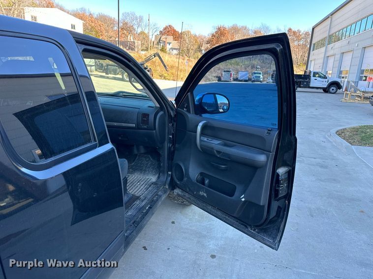 image for item NL9186 2007 GMC Sierra 1500  Ext. Cab pickup truck