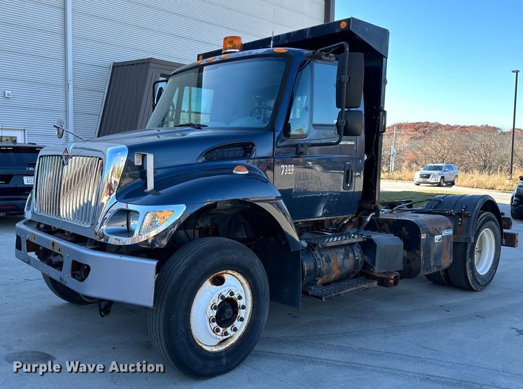 image for item NL9187 2005 International 7300  truck cab and chassis