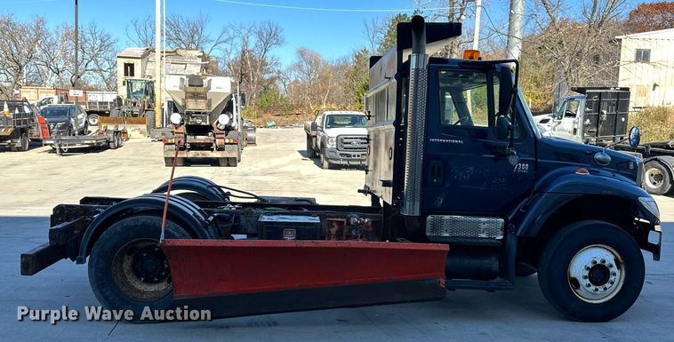 image for item NL9187 2005 International 7300  truck cab and chassis